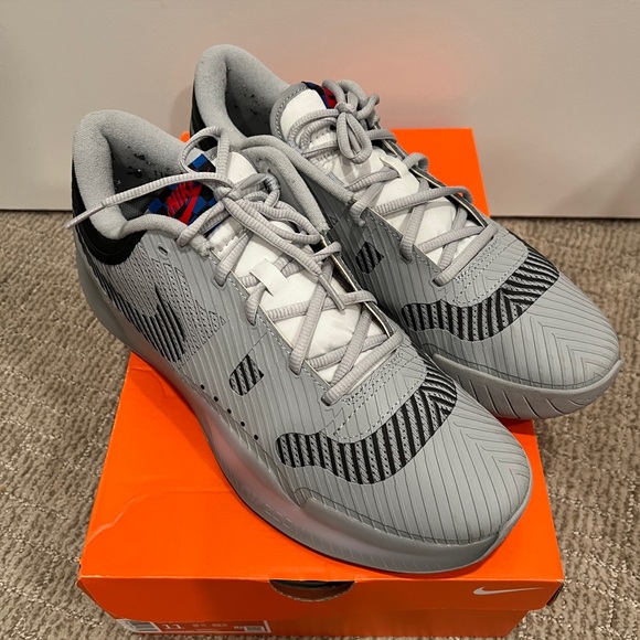 Nike Court Air Zoom Vapor 11 Attack Shoes - Lightly Worn Size 11 Men’s - Picture 2 of 10